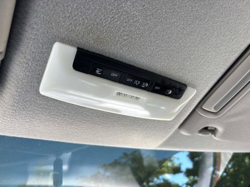 Used 2019 Nissan Kicks SR FWD image 24