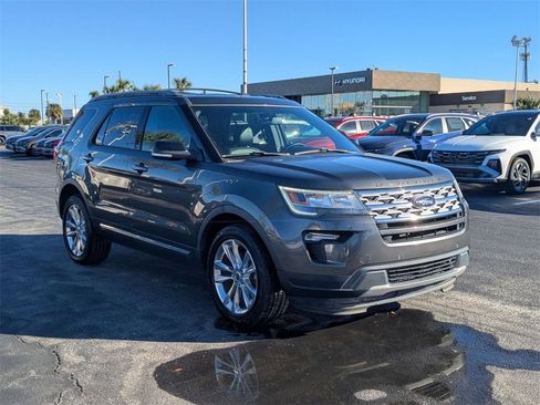 Used 2018 Ford Explorer XLT w/ Equipment Group 202A image 3