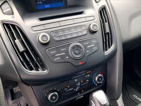 Used 2015 Ford Focus SE image 30