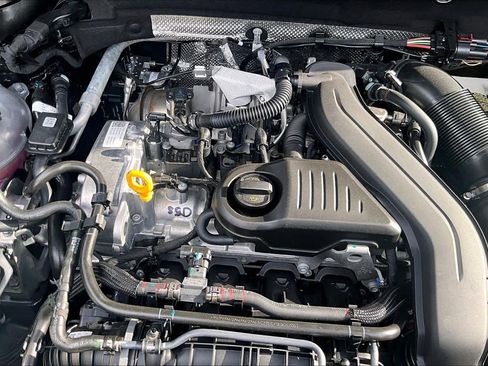 New 2026 Volkswagen Taos SE FWD image 17