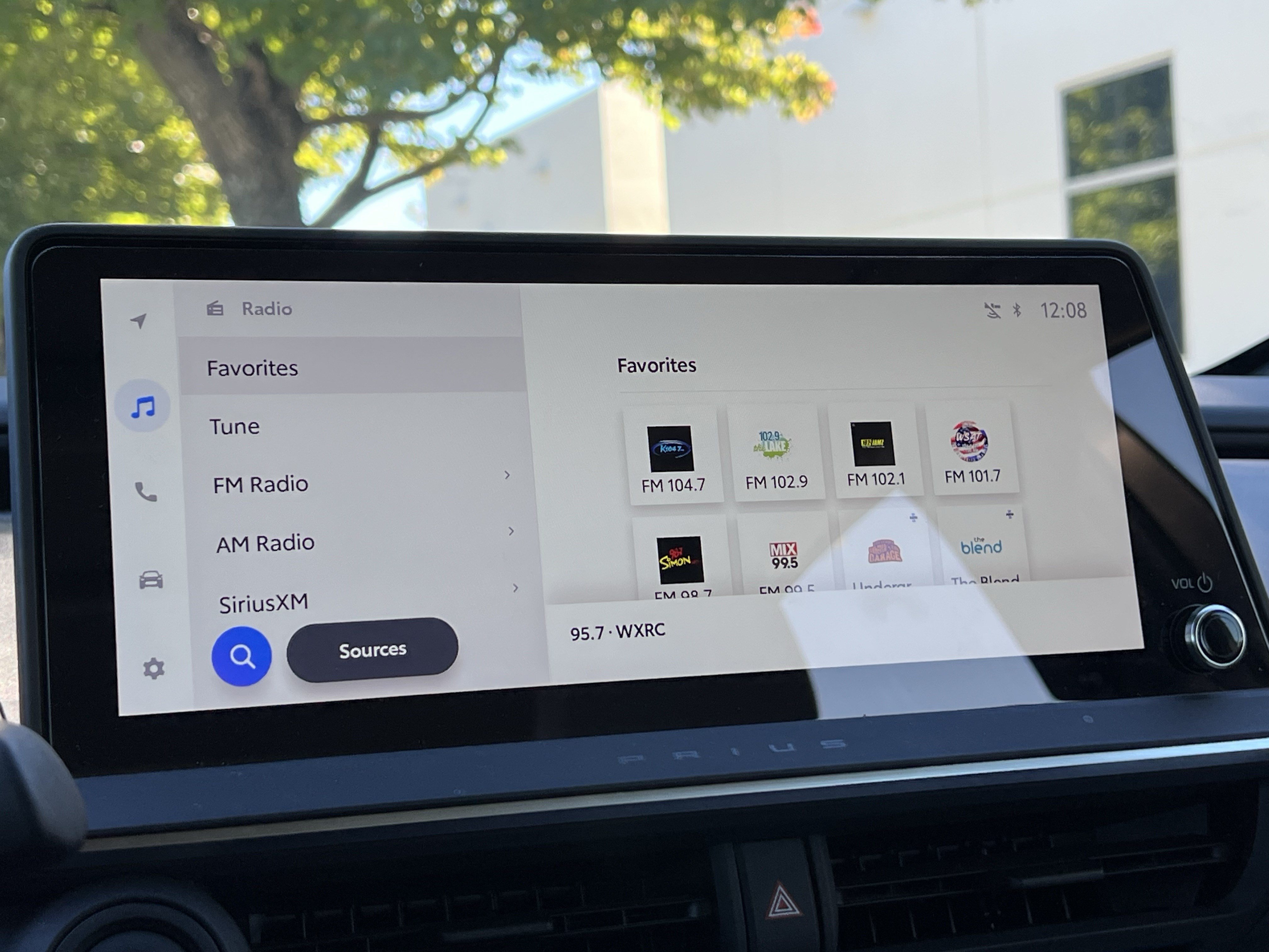 Used 2025 Toyota Prius XLE FWD image 24