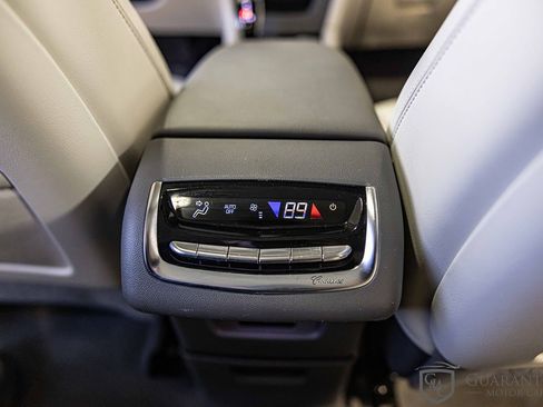 Used 2022 Cadillac XT6 Premium Luxury image 37