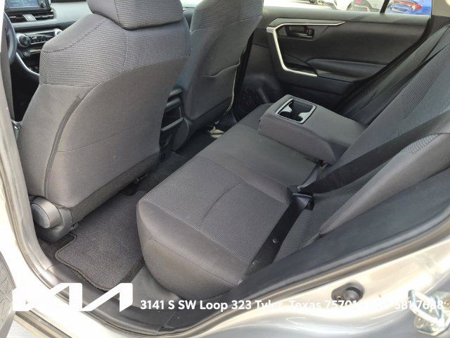 Used 2019 Toyota RAV4 LE FWD image 20
