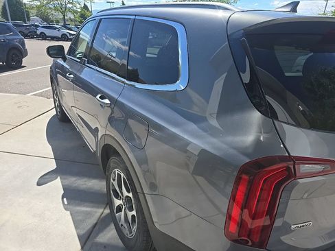 Used 2020 Kia Telluride EX w/ Towing Package AWD/4WD image 4