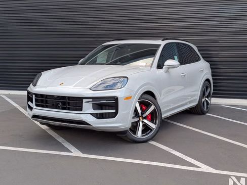 Certified 2025 Porsche Cayenne S AWD/4WD image 1