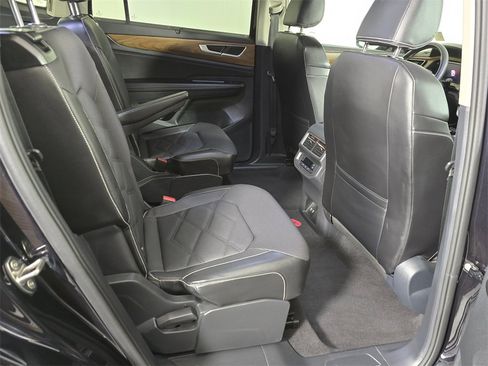 Used 2024 Volkswagen Atlas SE image 13