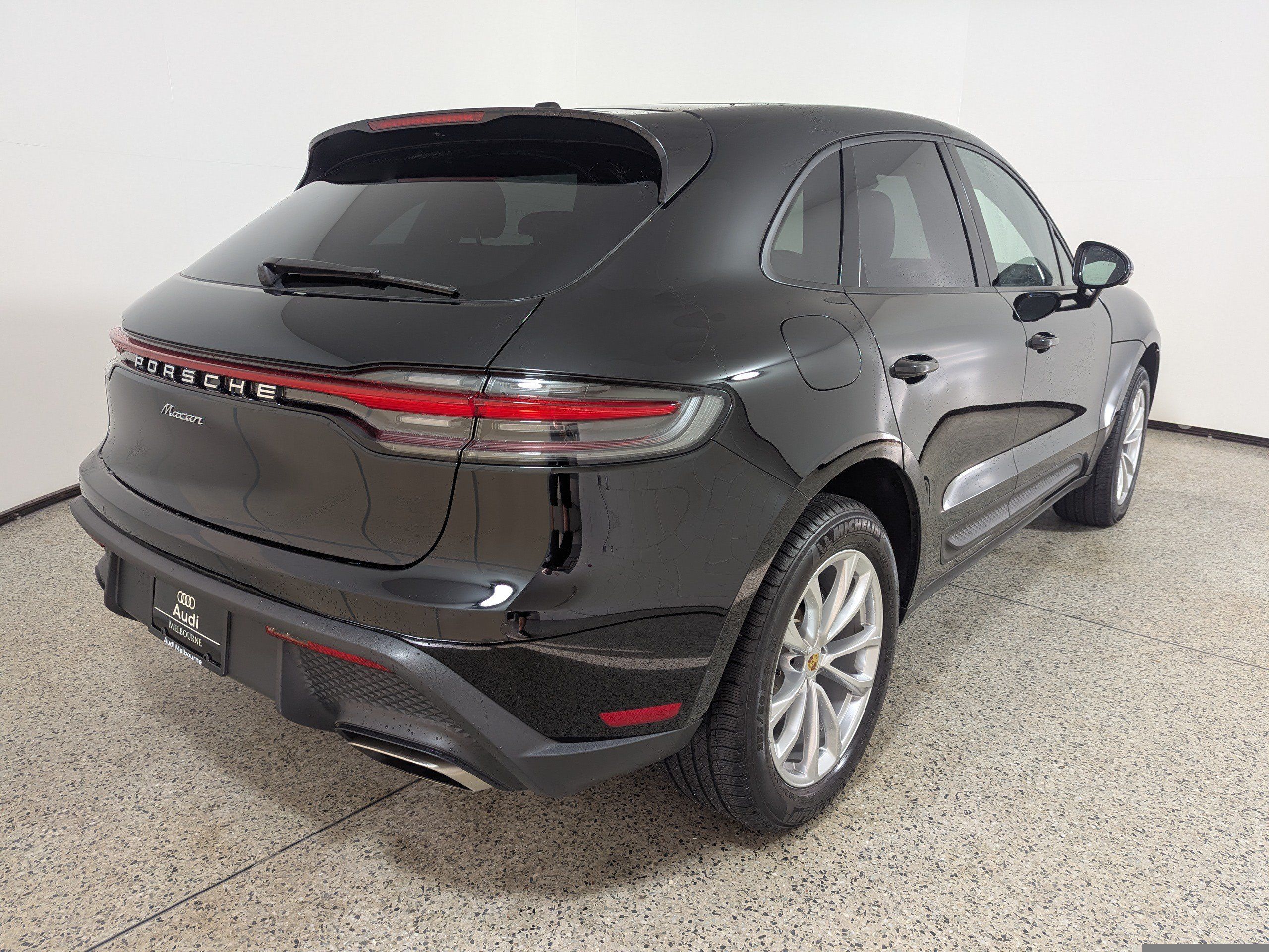 Used 2026 Porsche Macan AWD/4WD image 7