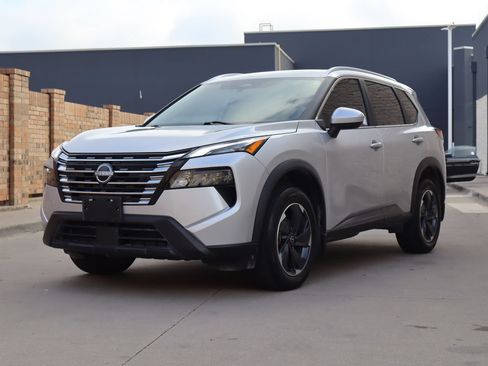 Used 2024 Nissan Rogue SV w/ SV Premium Package FWD image 2