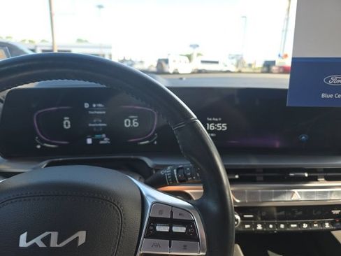 Used 2024 Kia Telluride LX FWD image 11