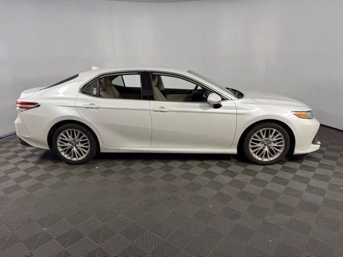 Used 2019 Toyota Camry XLE FWD image 10