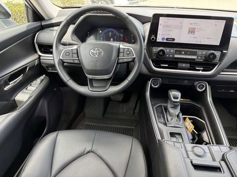 Certified 2025 Toyota Grand Highlander FWD image 24