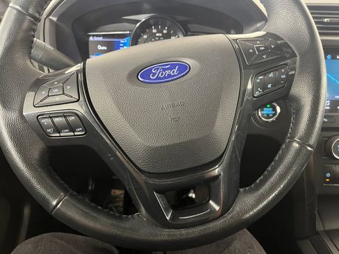 Used 2018 Ford Explorer XLT w/ Equipment Group 202A AWD/4WD image 24