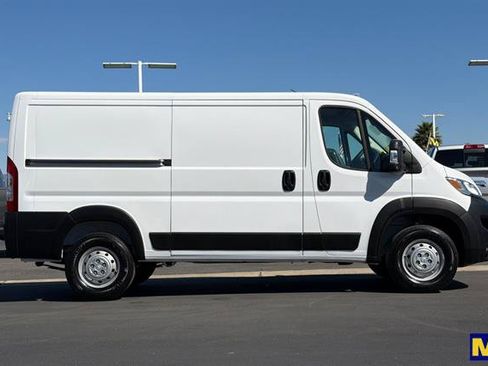 Used 2023 RAM ProMaster 2500 w/ Driver Convenience Group FWD image 3