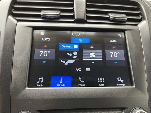 Used 2018 Ford Fusion SE w/ Equipment Group 201A FWD image 19