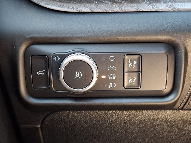 Used 2020 Ford Explorer Platinum w/ Premium Technology Package AWD/4WD image 27