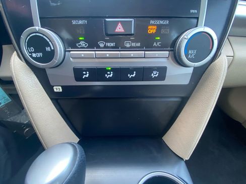 Used 2013 Toyota Camry LE image 21