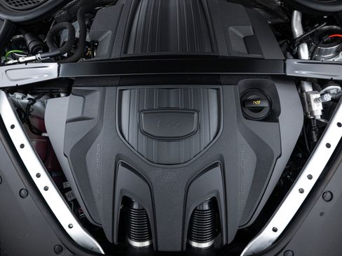 Certified 2025 Porsche Panamera 4 image 25