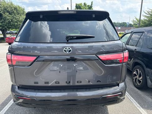 Used 2023 Toyota Sequoia Platinum AWD/4WD image 5