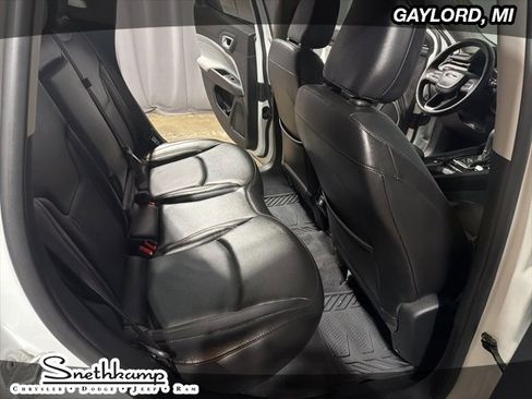 Used 2022 Jeep Compass Latitude image 17