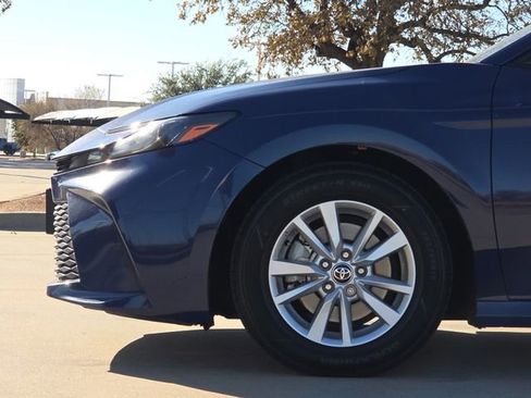 Used 2025 Toyota Camry LE w/ Convenience Package image 5