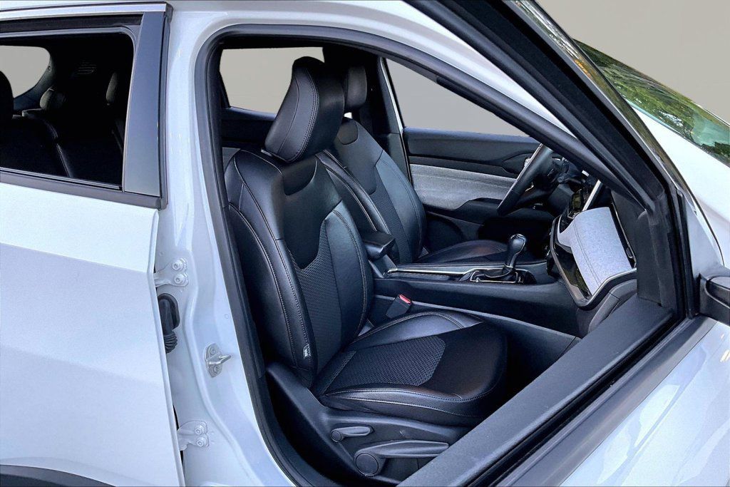 Used 2024 Jeep Compass Latitude AWD/4WD image 21