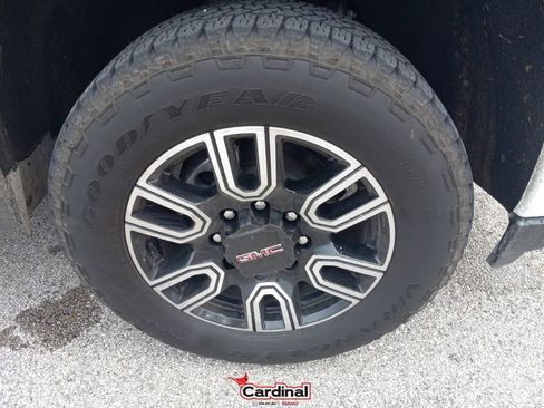 Used 2022 GMC Sierra 2500 AT4 image 2