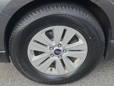 Used 2019 Subaru Outback 2.5i Premium image 4