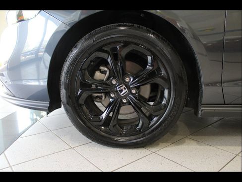 Certified 2025 Honda Accord SE image 9