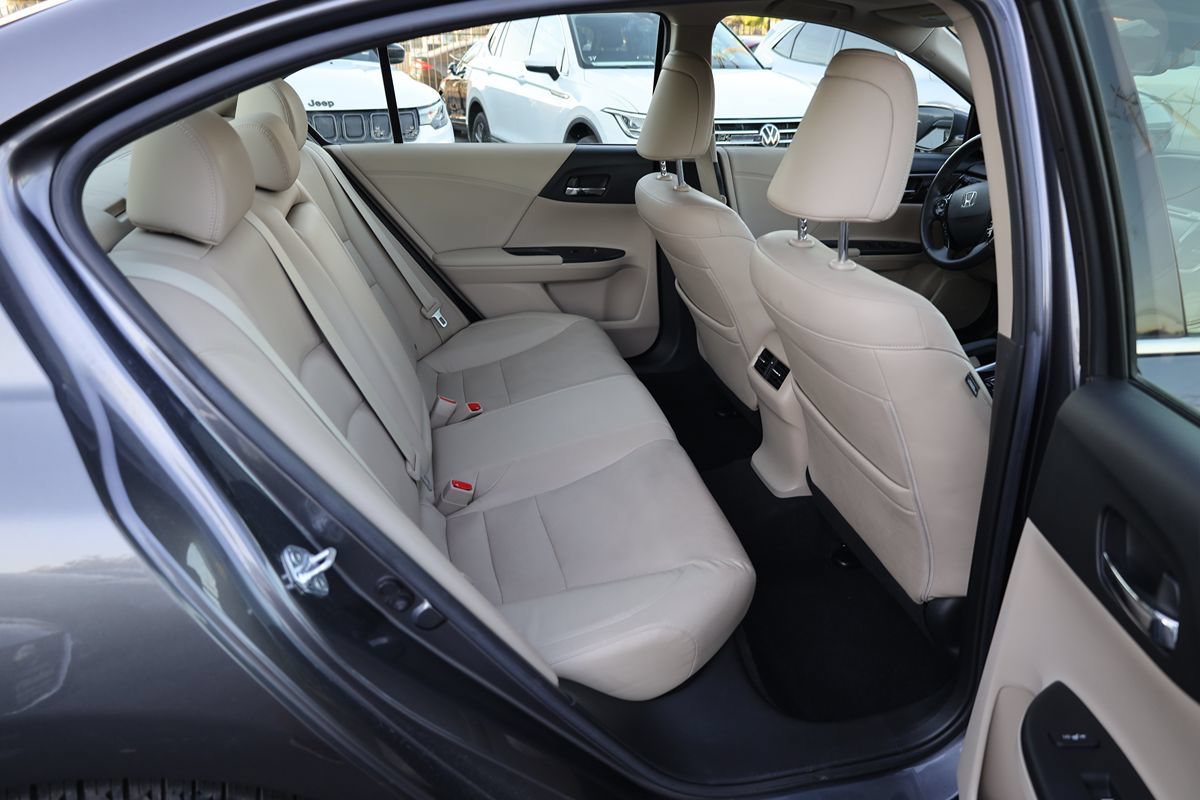 Used 2017 Honda Accord Touring image 14