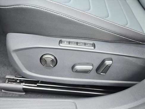 New 2025 Volkswagen Jetta SEL image 6