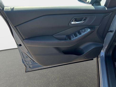 Used 2026 Nissan Rogue SV image 16