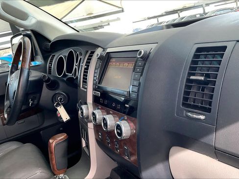 Used 2012 Toyota Tundra Limited w/ Platinum Pkg image 19