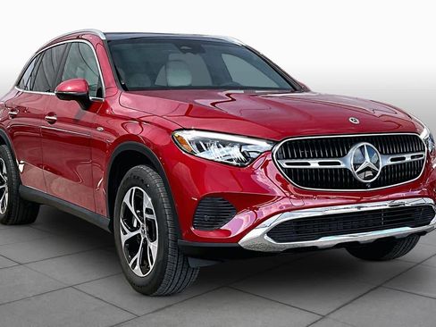 Used 2025 Mercedes-Benz GLC 350e 4MATIC image 3