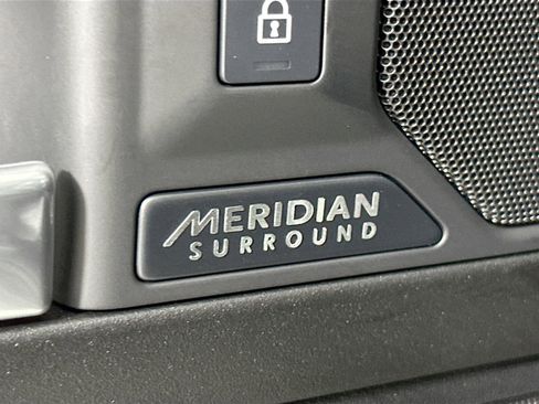 Certified 2025 Land Rover Defender 110 V8 image 18