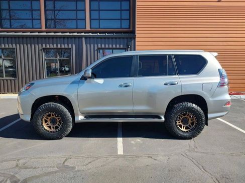Used 2021 Lexus GX 460 Premium w/ Premium Package AWD/4WD image 2