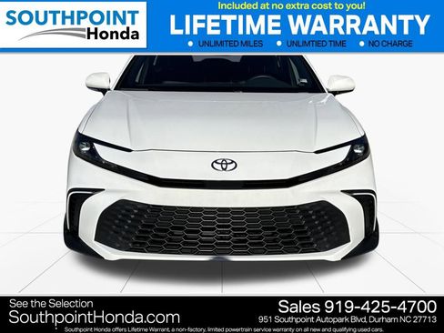 Used 2025 Toyota Camry SE image 2