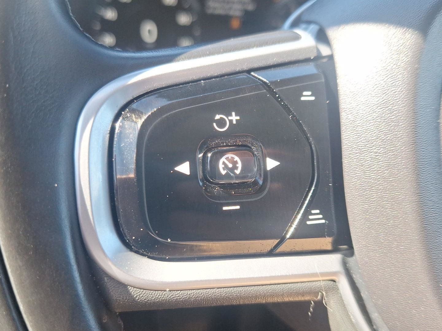 Used 2019 Volvo XC90 T6 Momentum AWD/4WD image 24