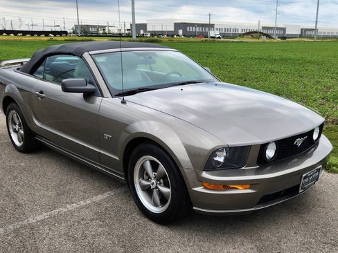 Used 2005 Ford Mustang GT RWD image 23