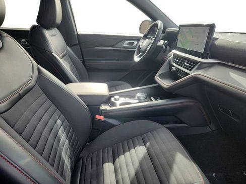 Certified 2025 Ford Explorer ST-Line image 4