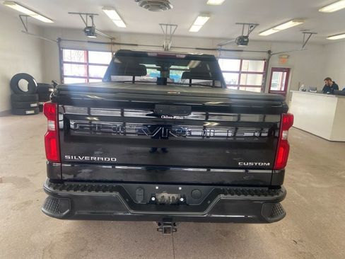 Used 2019 Chevrolet Silverado 1500 Custom w/ Custom Value Package image 12
