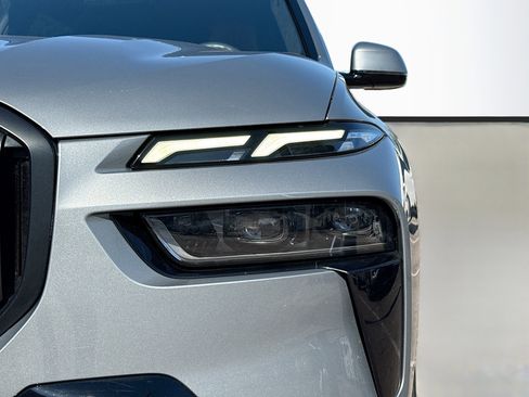 Used 2023 BMW X7 xDrive40i w/ Executive Package image 9