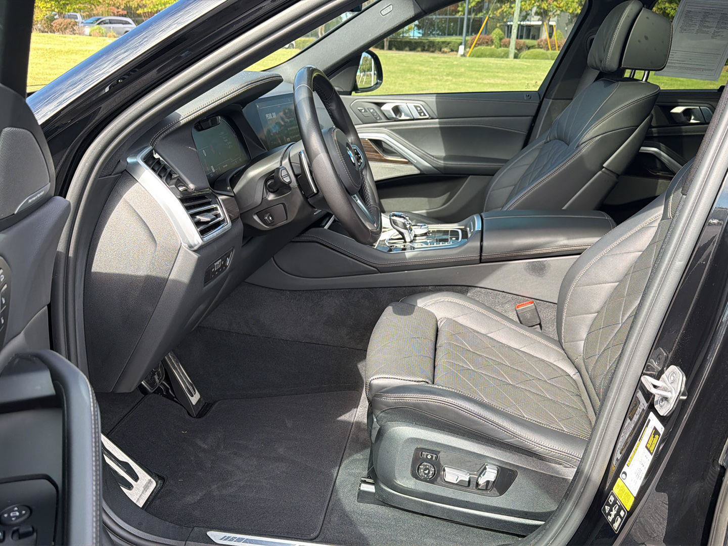 Used 2023 BMW X6 xDrive40i w/ M Sport Package AWD/4WD image 9