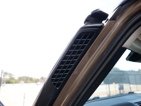 Used 2020 Land Rover Defender 110 First Edition image 38