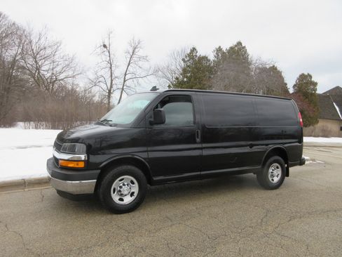 Used 2018 Chevrolet Express 2500 w/ Driver Convenience Package image 25