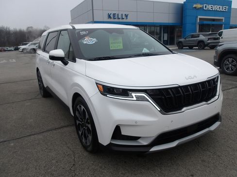 Used 2023 Kia Carnival EX image 1