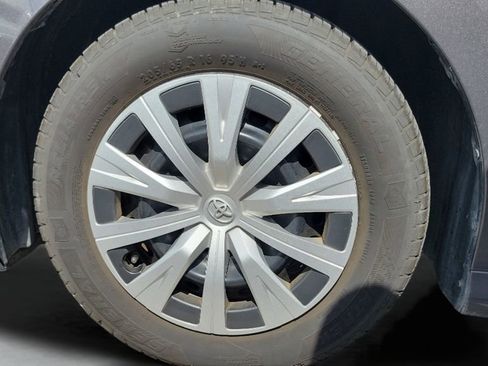 Used 2021 Toyota Camry LE FWD image 4