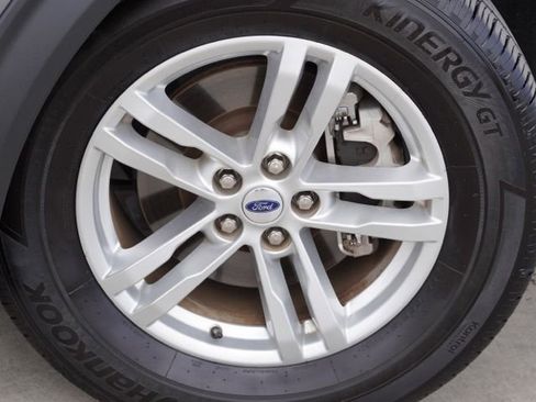 Used 2022 Ford Explorer XLT w/ Equipment Group 202A RWD image 11