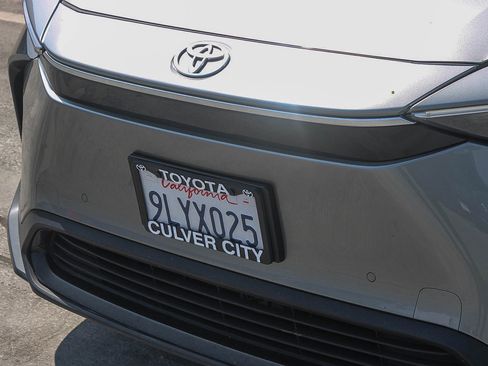 Used 2024 Toyota bZ4X XLE w/ Weather Package image 5