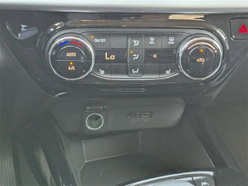 Used 2025 Chevrolet Trax LT w/ LT Convenience Package image 22