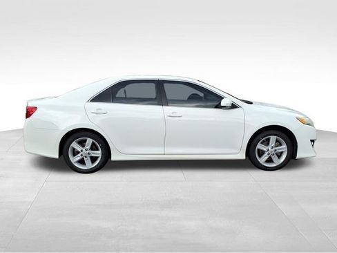 Used 2012 Toyota Camry SE FWD image 11